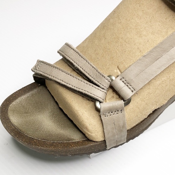 Teva Ysidro Universal Taupe Leather Wedge Sandals (10) - Picture 3 of 13